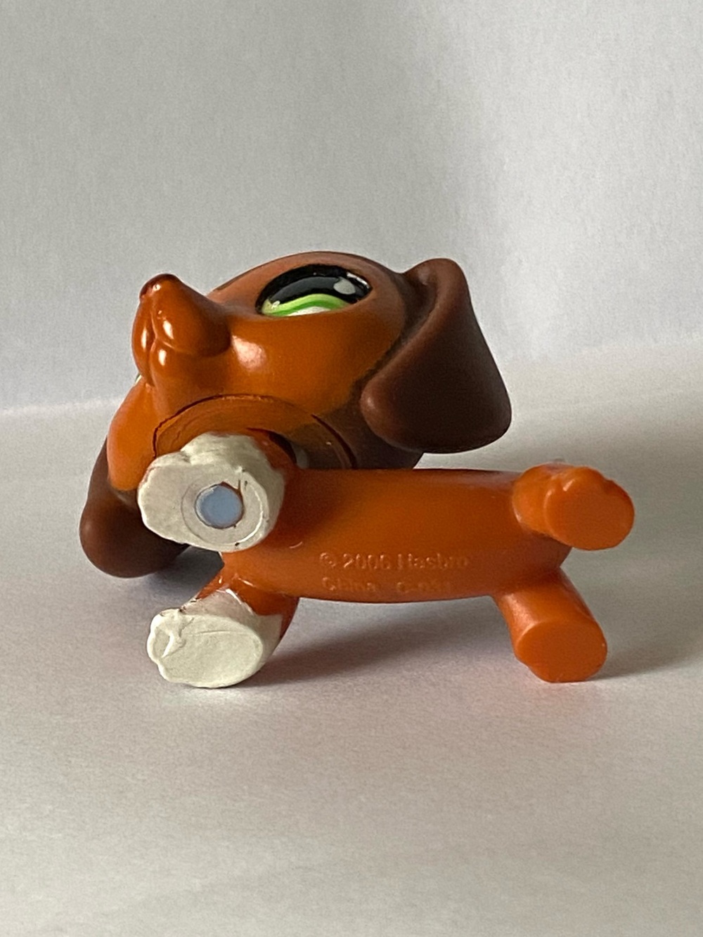 Littlest Pet Shop (LPS) 2006 Brown Dachshund Figurine with Green Eyes - Picture 11 of 14